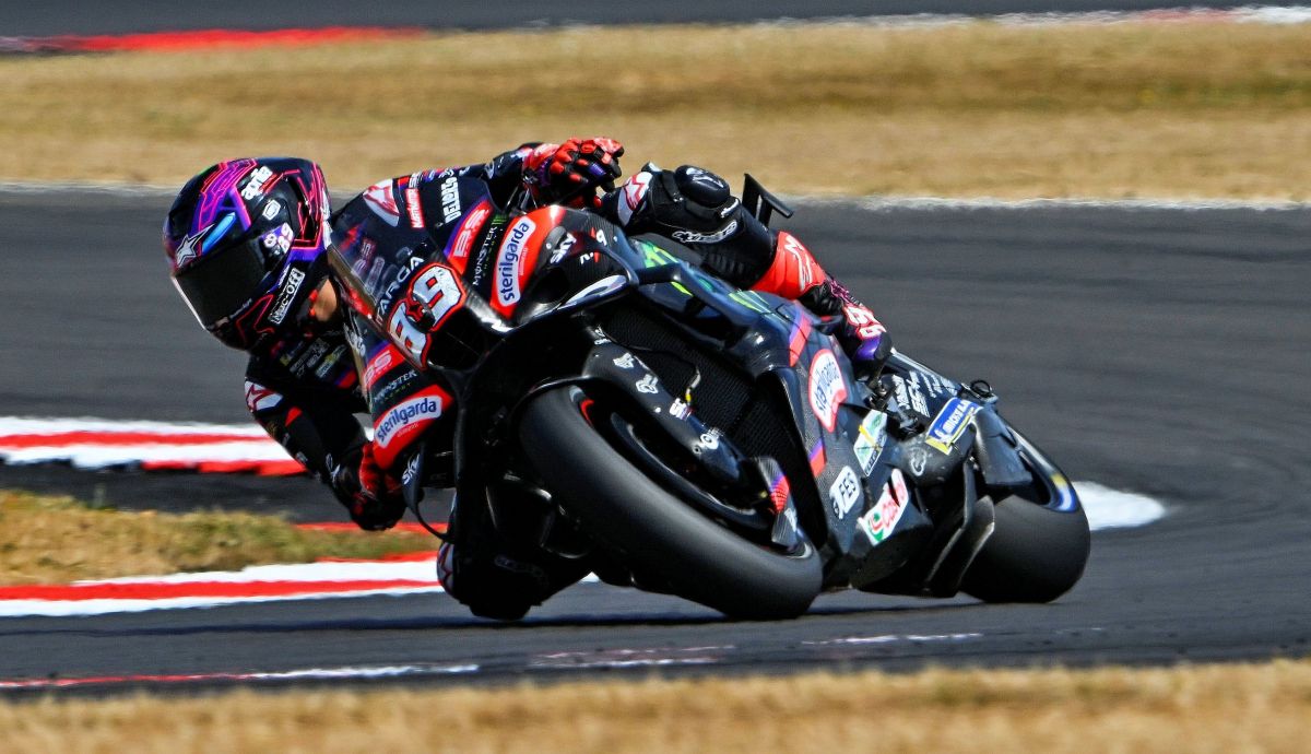 Jorge Martín pole en Silverstone con triplete de Aprilia
