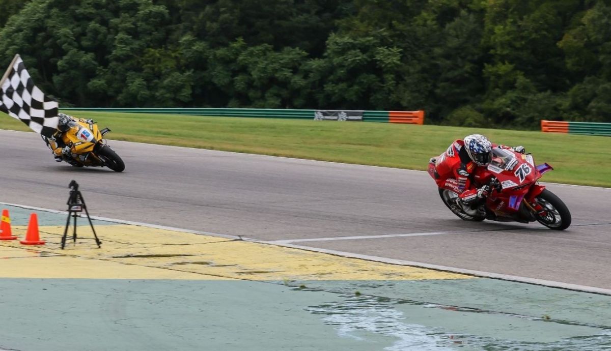 Loris Baz gana en MotoAmerica SBK tras doblete de Bobby Fong
