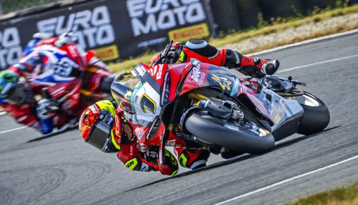 Lukas Tulovic arrasa con otro doblete para encarrilar el título del Euro Moto Superbike