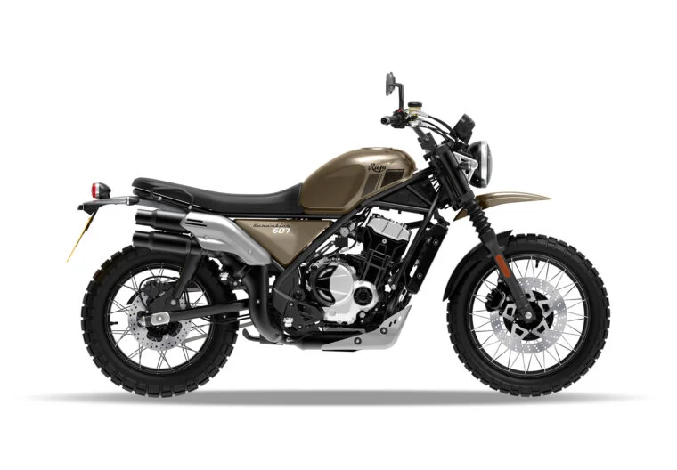 La nueva Rieju Scrambler 607 llegará por poco más de 6.000 euros: 64 CV y motor bicilíndrico