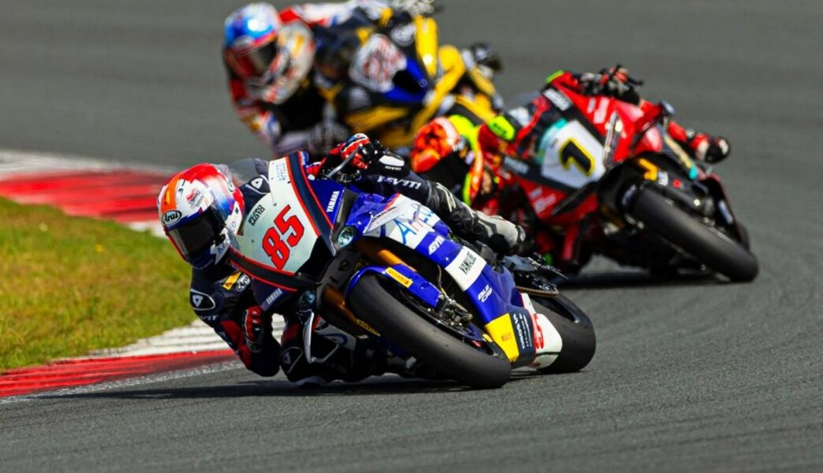 Twan Smits logra el doblete y Lukas Tulovic ya roza el título del Euro Moto Superbike 2026