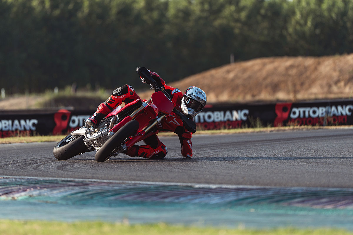 Ducati Desmo450 SM, la Desmo450 MX se pasa al Supermotard