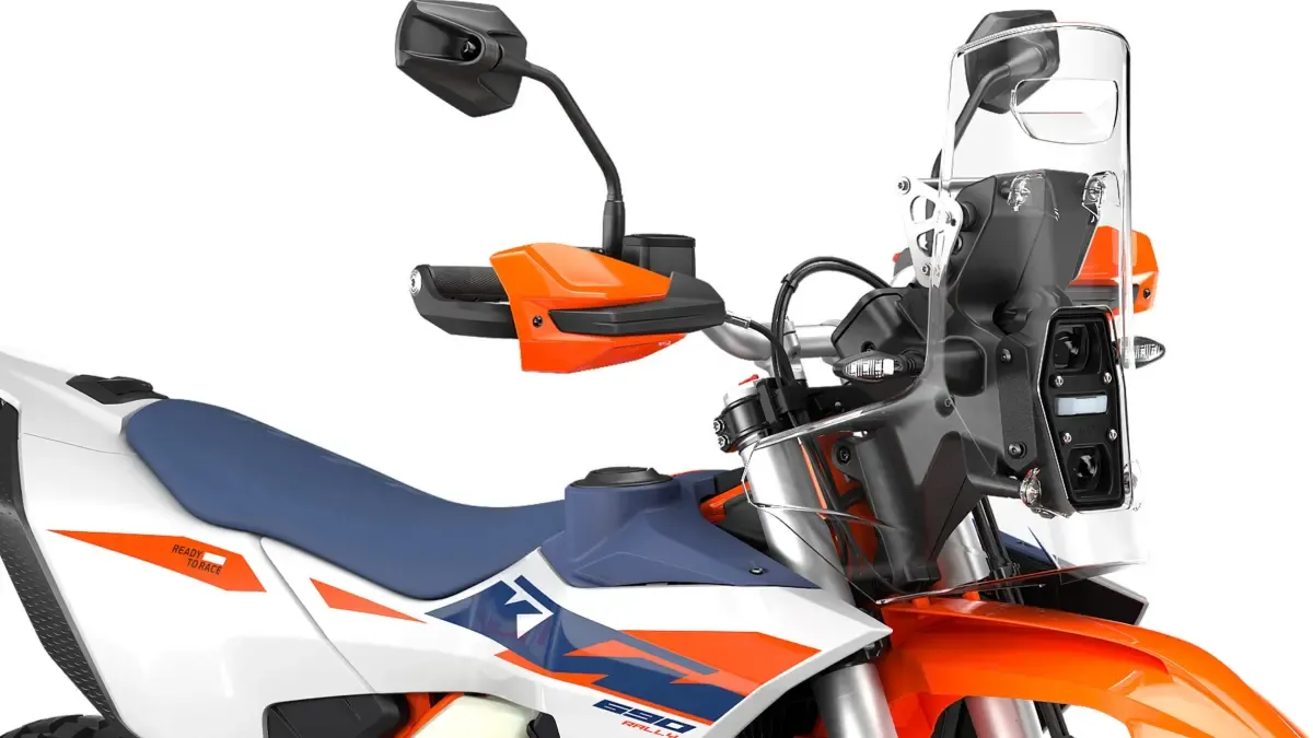 Llega la moto trail de raids preparada para tu Dakar de finde con 3 depósitos de gasolina y el motor monocilíndrico más potente