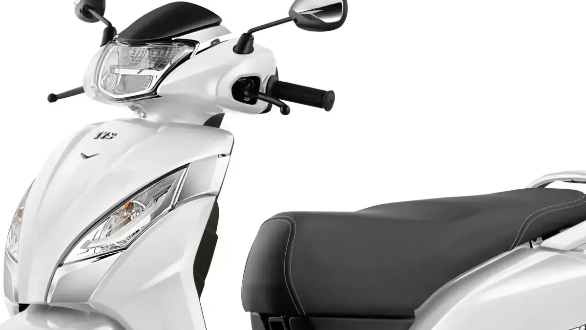 A la venta en España el scooter para el carnet de coche con hueco para 2 cascos y por debajo de 2.000 euros