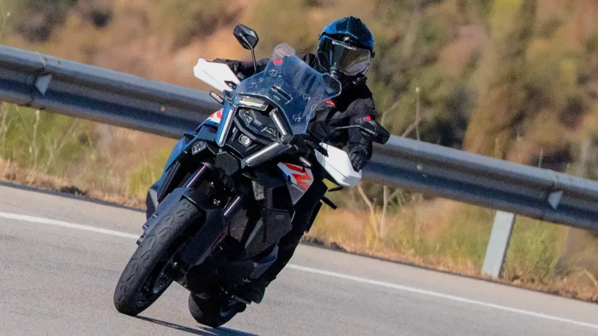 Prueba KTM 1390 Super Adventure S EVO: viajar rápido nunca había sido tan fácil