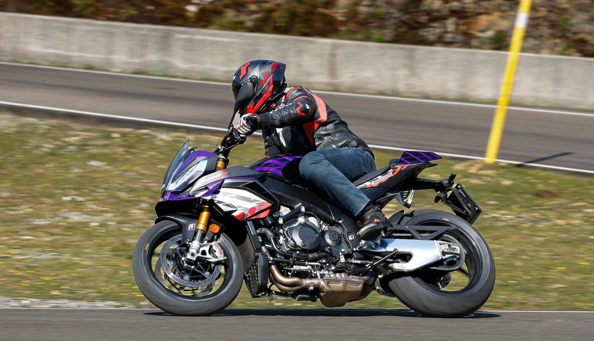Aprilia Tuono V4 1100 Factory en el Master Naked Test, un...