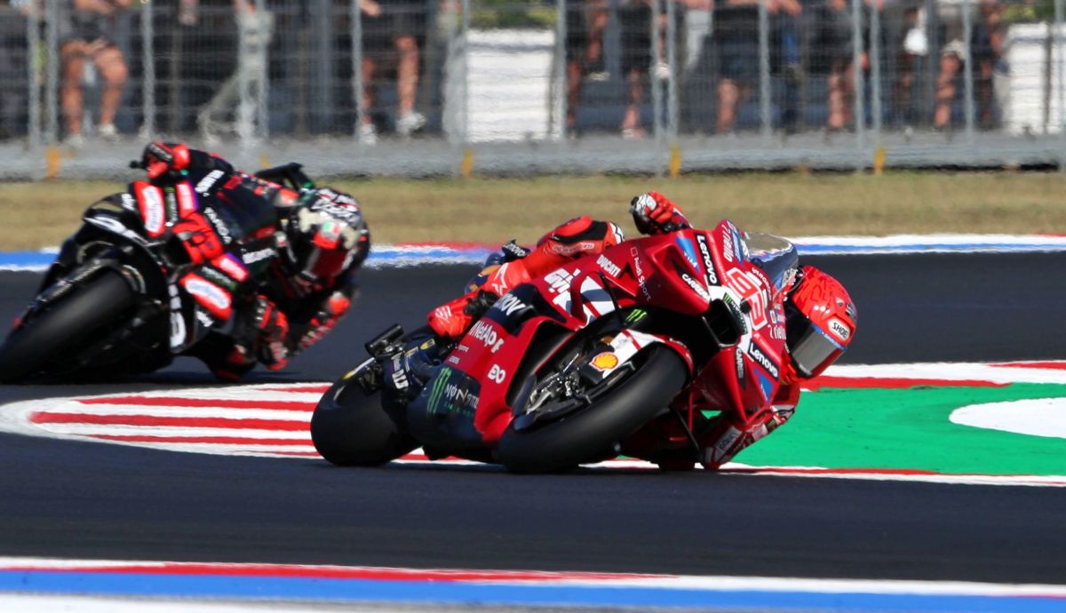 Marc Márquez gana el Sprint de Misano con una clase magistral ante Marco Bezzecchi