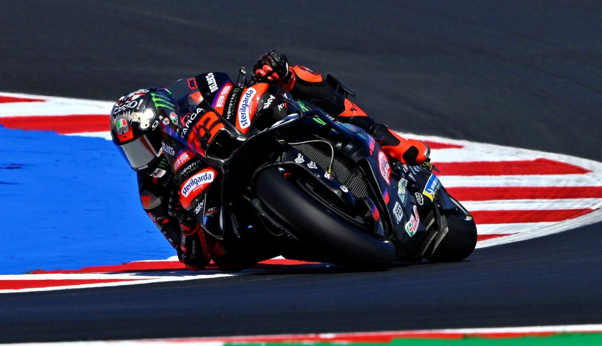 Bezzecchi tritura el récord de Misano para la pole ante Marc
