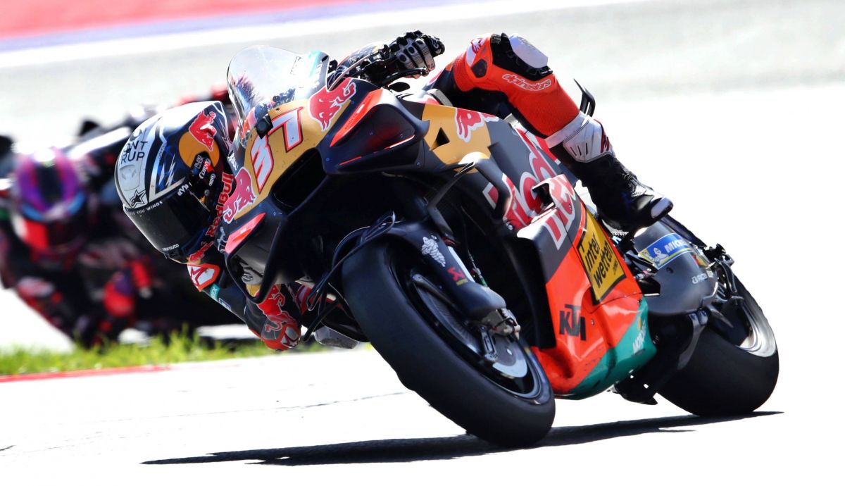 Pedro Acosta logra su primera victoria en MotoGP ante Martín