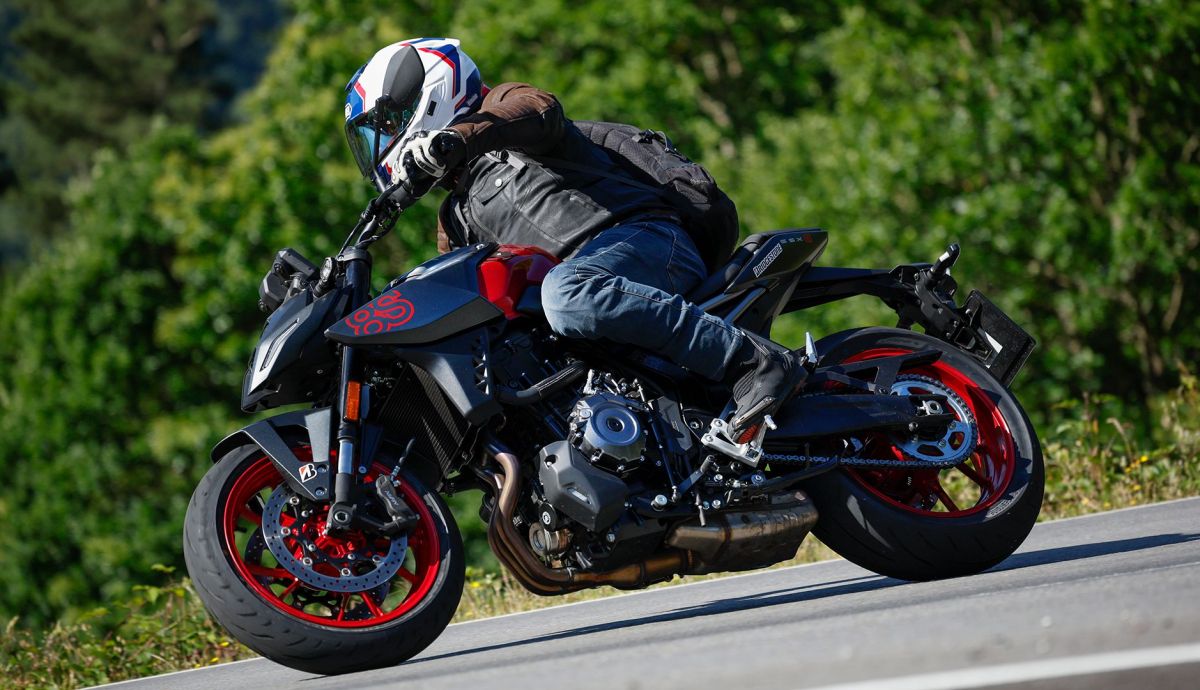 Suzuki GSX-8S en el Master Naked Test, renacimiento bicil...