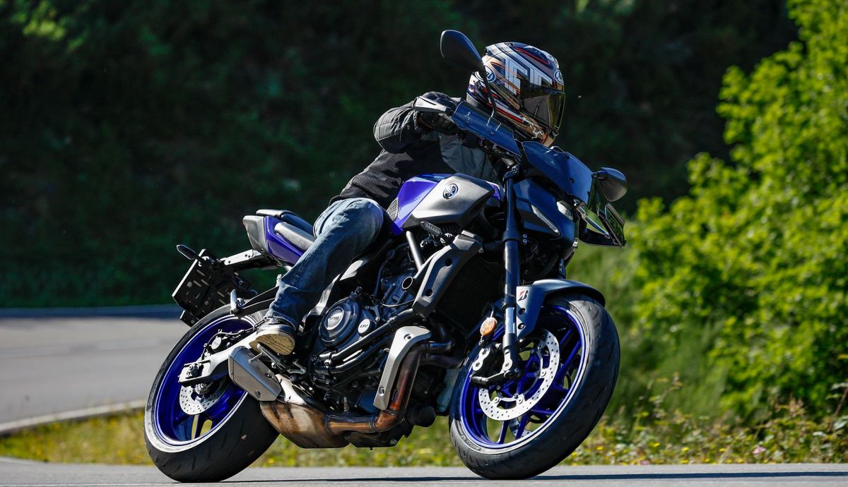 Yamaha MT-07 / Y-AMT en el Master Naked Test, la reina se...