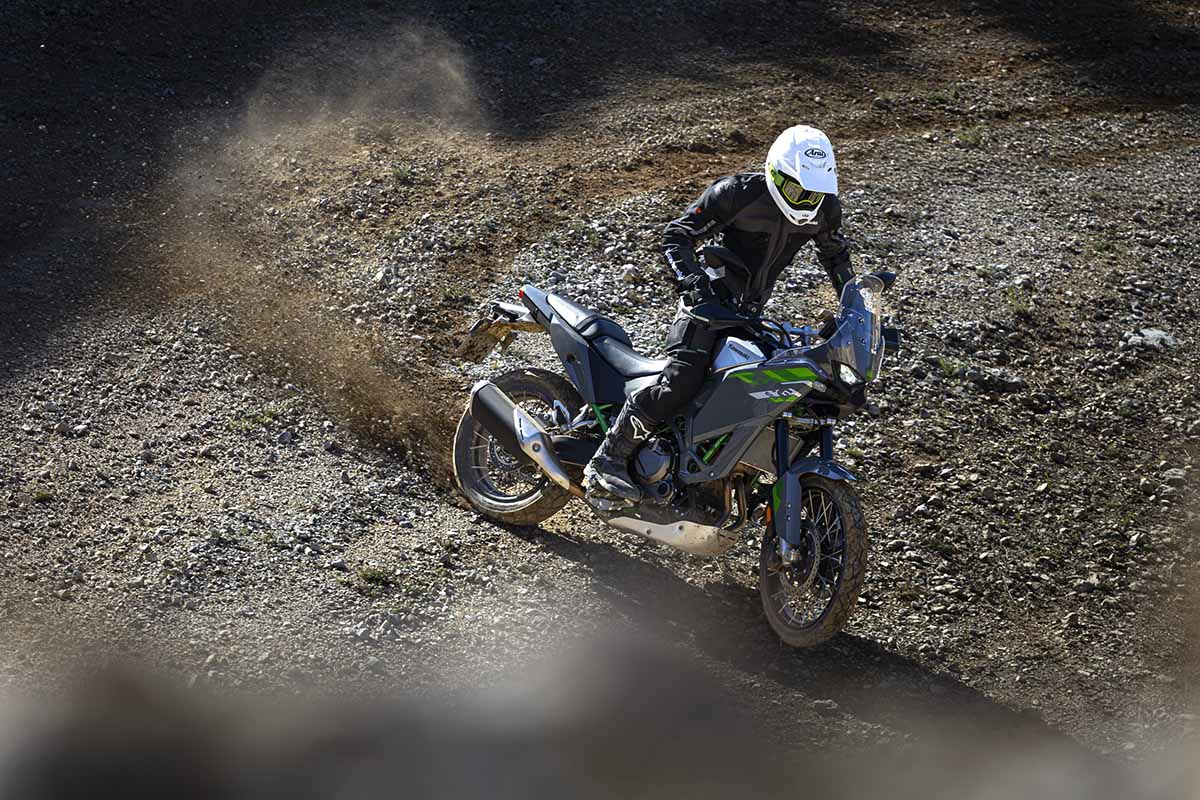 Kawasaki KLE650 2027: nueva trail para viajar y explorar pistas