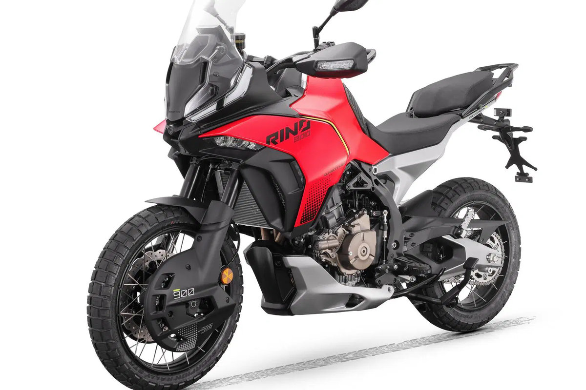 Nueva QJMotor Rino 900: nueva trail tricilÃ­ndrica de 120 CV