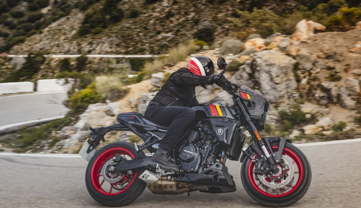 Suzuki GSX-8TT 2027: nuevo acabado rojo y llantas doradas...