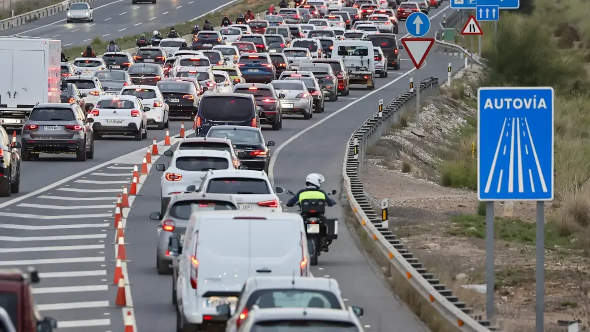 Catalunya desautoriza a la DGT: las motos no podrán hacer una maniobra que sí se permitirá en el resto de España