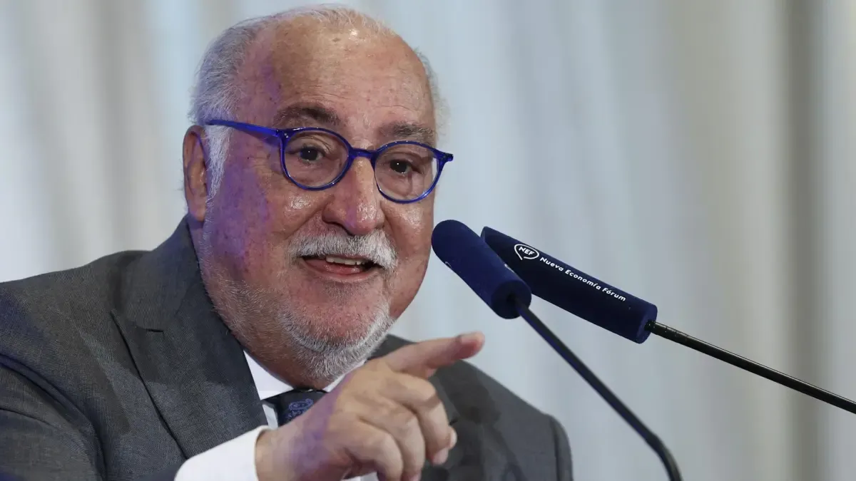 Pere Navarro, director de la DGT, sobre los radares: "A veces decimos que la multa no es tanto por exceso de velocidad como por tonto. ¿Si te ponen un gran cartel que te dice que hay un radar, para qué continúas con el exceso de velocidad?"