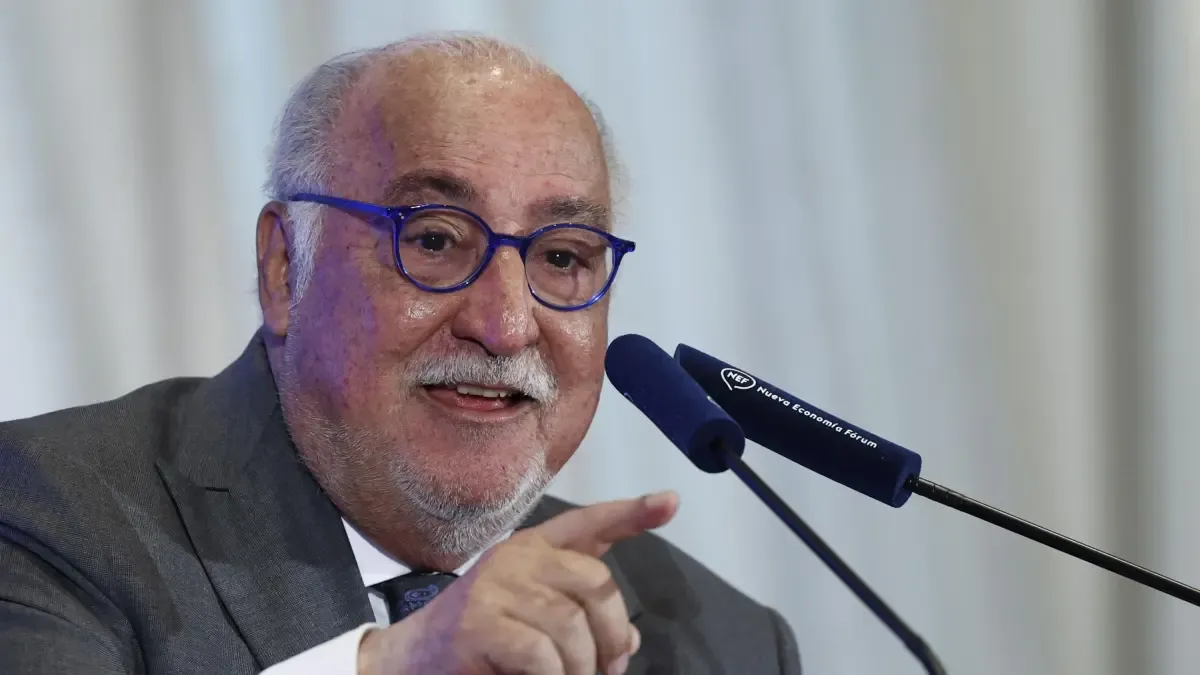 Italia cambia las normas e imita a España: la medida de Pere Navarro y la DGT que llega al país de Ducati y Aprilia