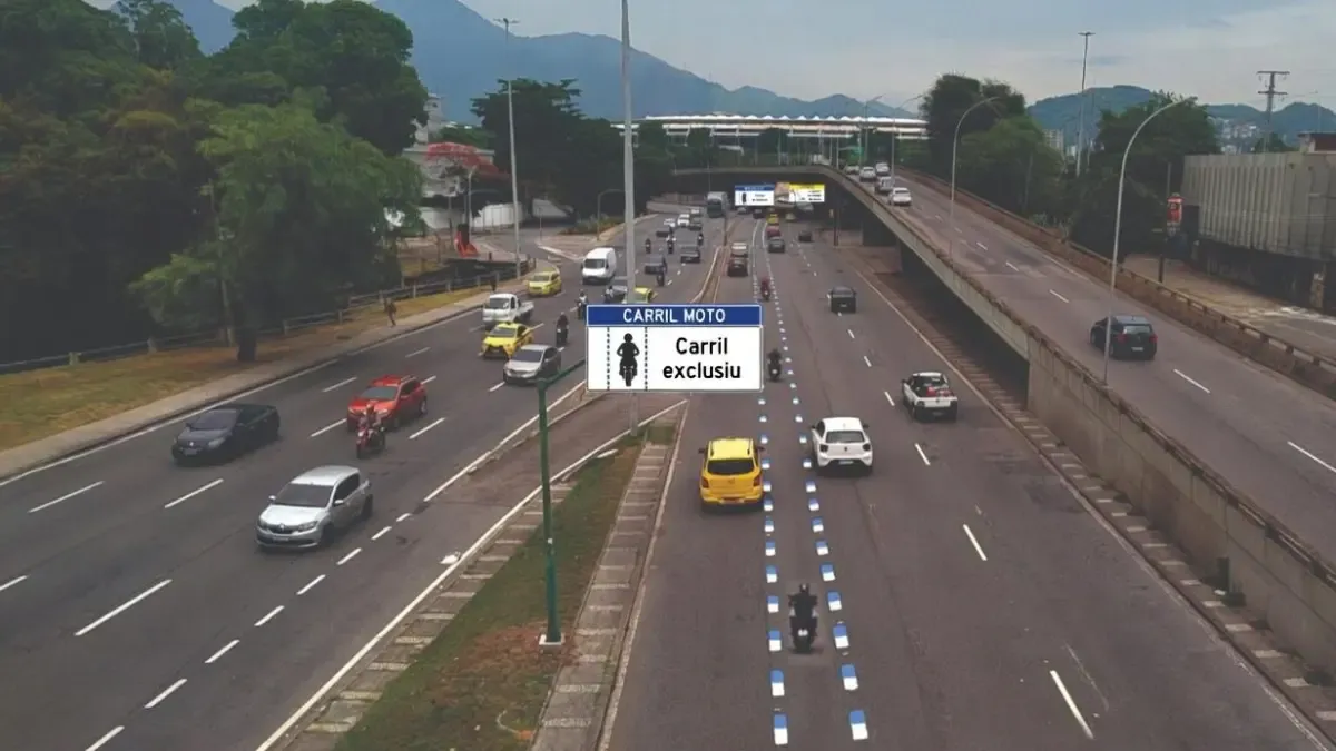 La DGT exige carriles únicos y prioritarios para motos a través de una guía internacional de buenas prácticas para motoristas