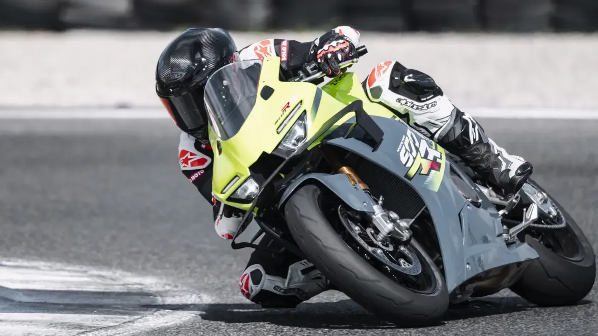 Probamos la ZXMoto 500 RR: rápida, divertida... e increíblemente barata