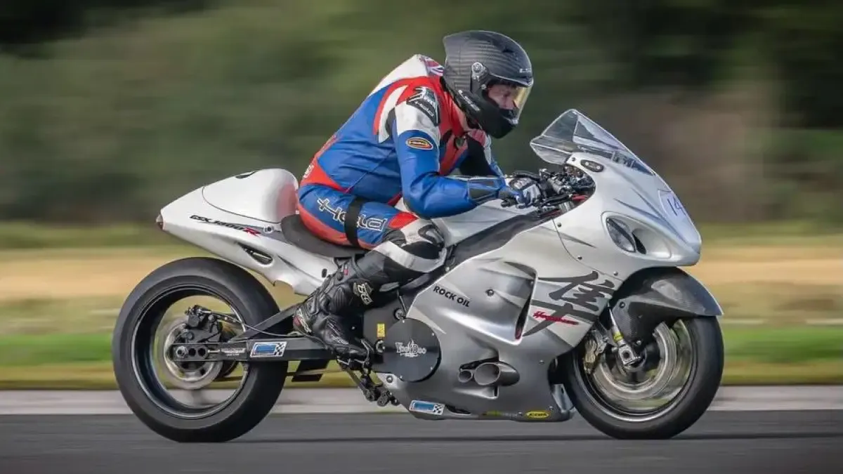 Un piloto con una grave discapacidad hace historia y supera los 322 km/h con una Hayabusa turbo