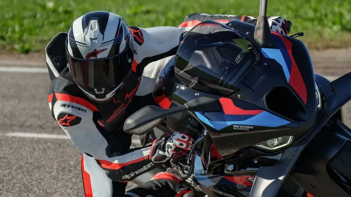 Ya está disponible la nueva colección Alpinestars Racing Sport 2027, con tecnología de MotoGP