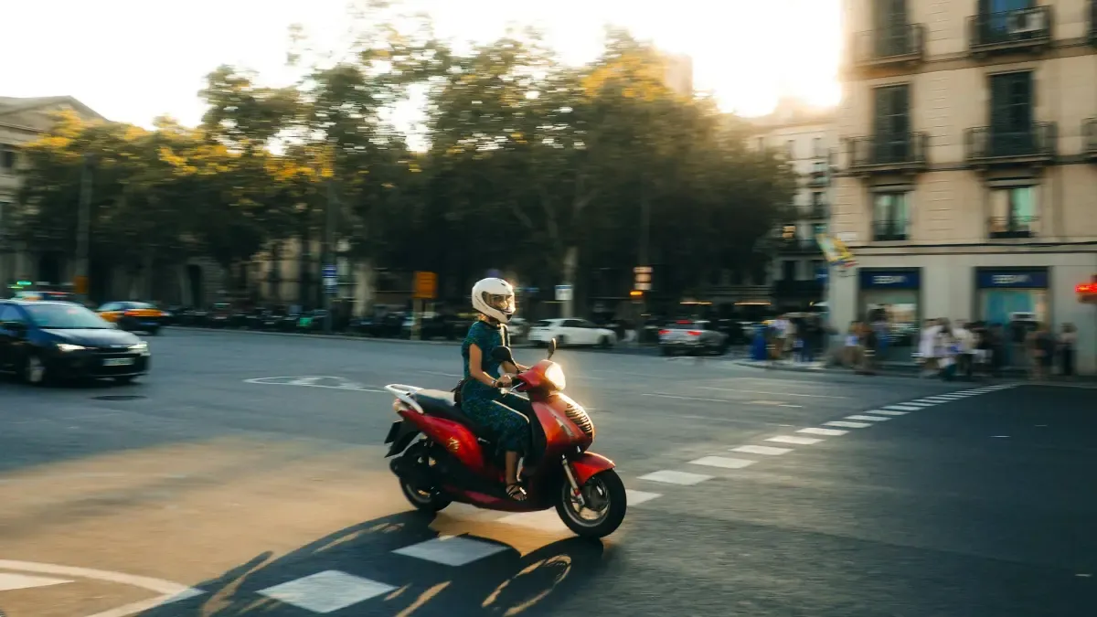 Cara y cruz en las carreteras españolas este septiembre: bajan las muertes, pero no entre motoristas y demás usuarios vulnerables