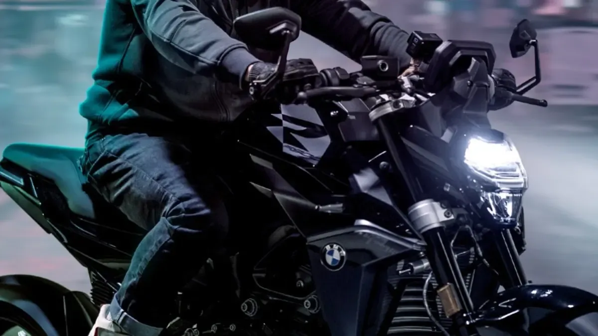 BMW rebaja su naked bicilíndrica a precio de chollo y añade más equipamiento, pero solo hay 100 unidades