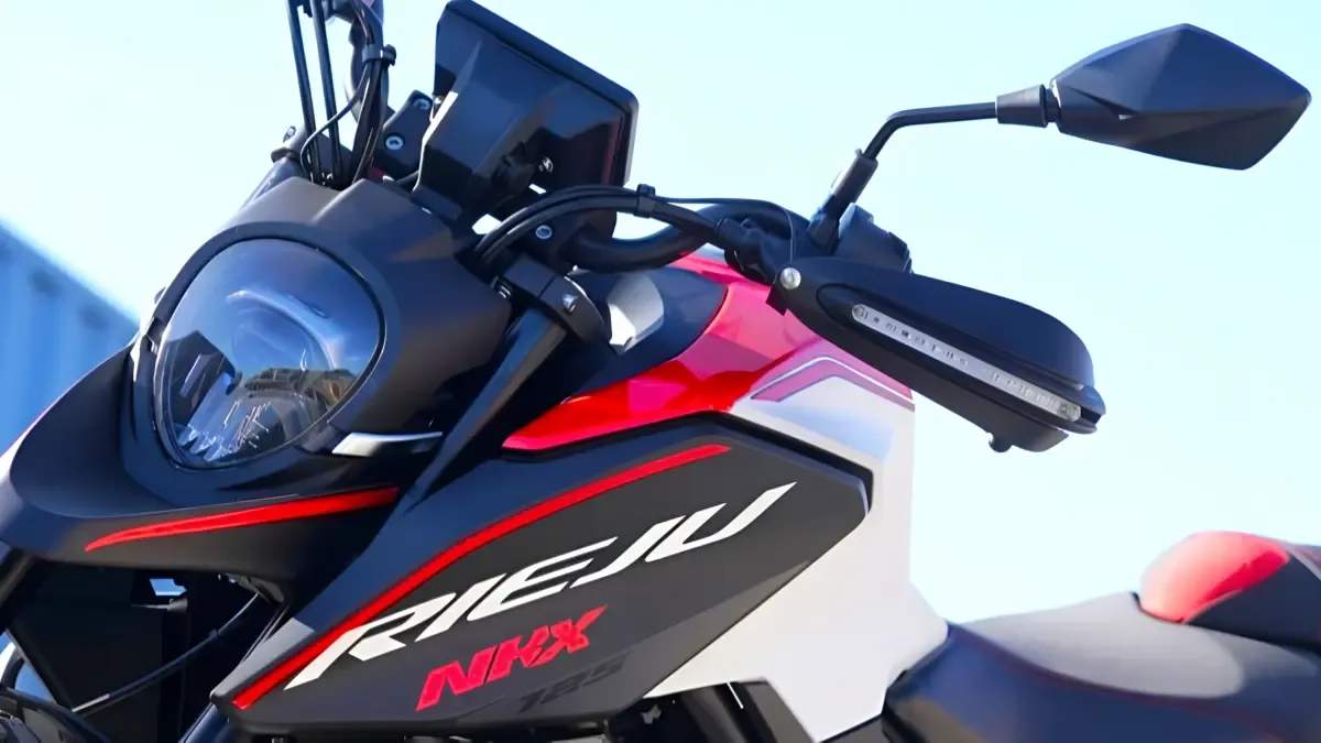 A la venta lo último de Rieju, una moto scrambler todoterreno para el carnet de coche, la inusual NKX 125
