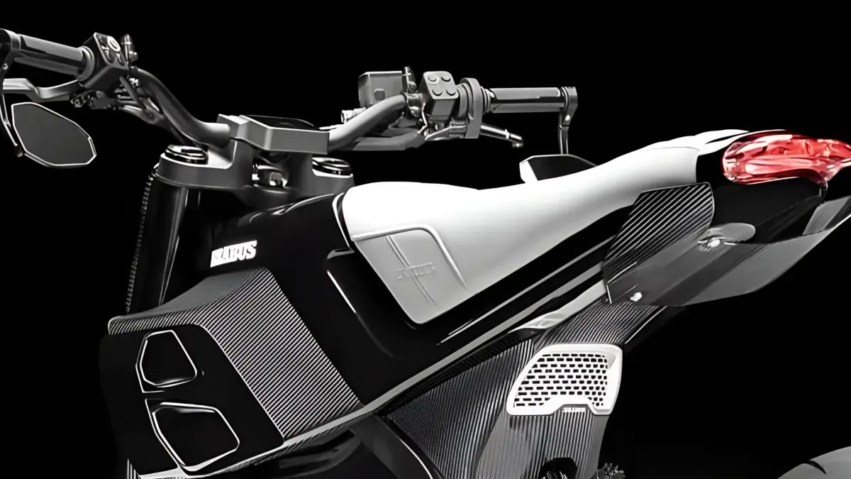 Llega la moto más exclusiva, fabricada en Biarritz con diseño de Tokio, para ricos que no entienden de motos, solo de arte
