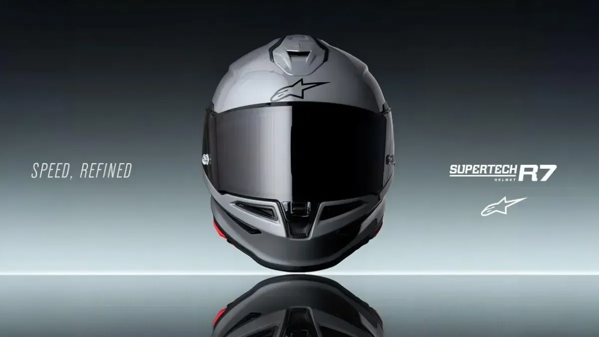 Ni competición radical ni touring descafeinado: así es el nuevo casco 'track-day' de Alpinestars
