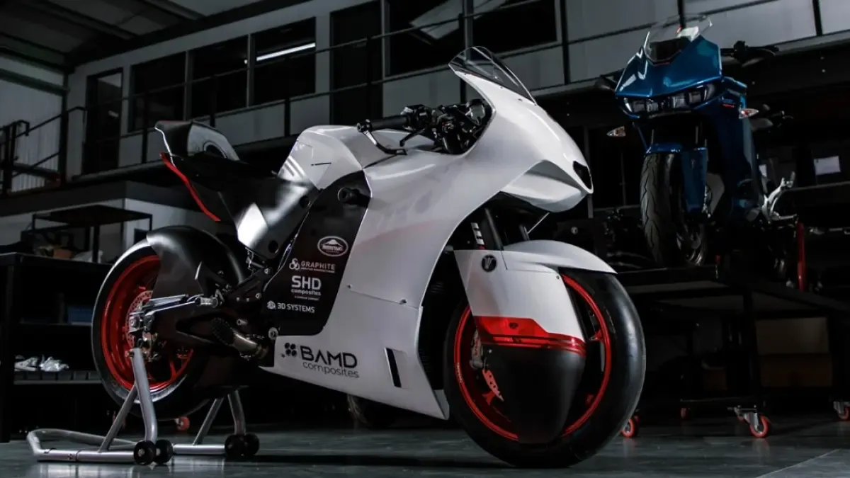 La deportiva monocilíndrica turboalimentada de 100 CV, 100 kg de peso y aerodinámica futurista