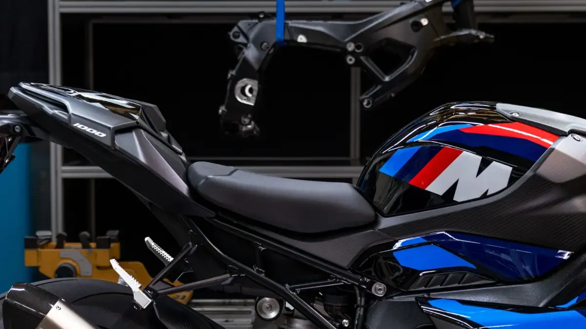 Sacar partido de lo aprendido en competición: la BMW M 1000 RR 2027 tiene un nuevo y muy estudiado chasis