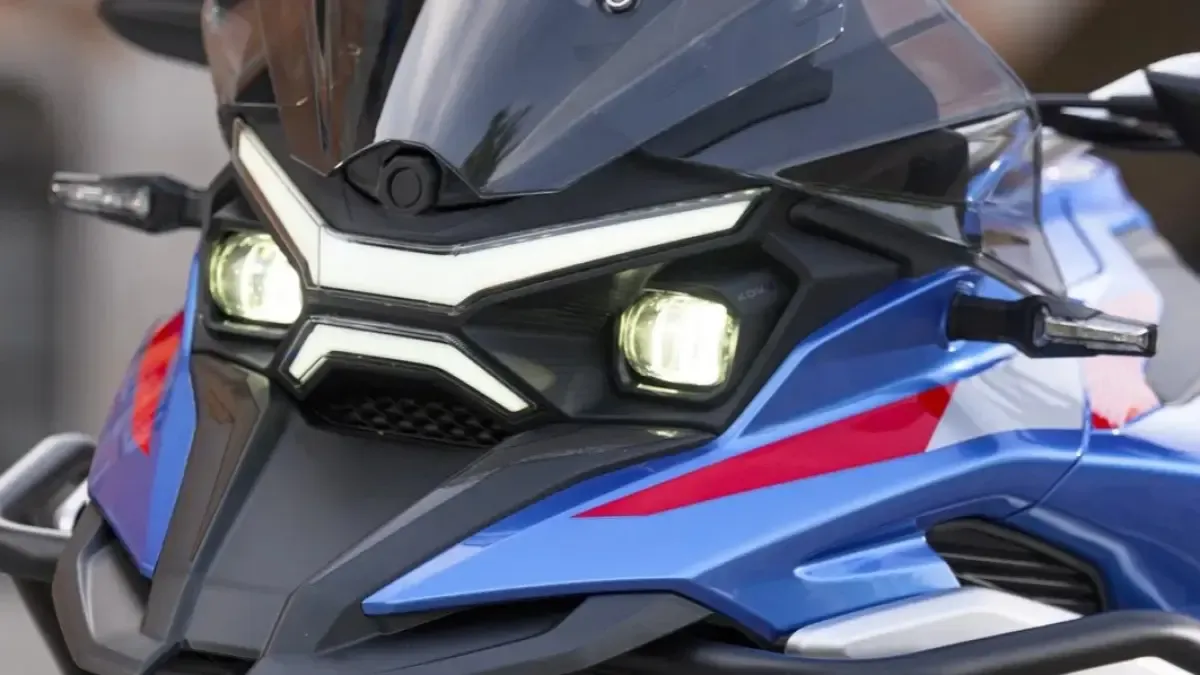 A la venta en nuestro país la nueva trail de Kove con suspensión electrónica y radar, a precio de scooter