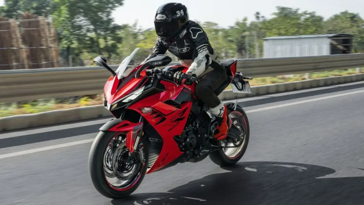 Nueva Zontes 703RR ETC: la mejor electrónica también llega a la deportiva tricilíndrica china