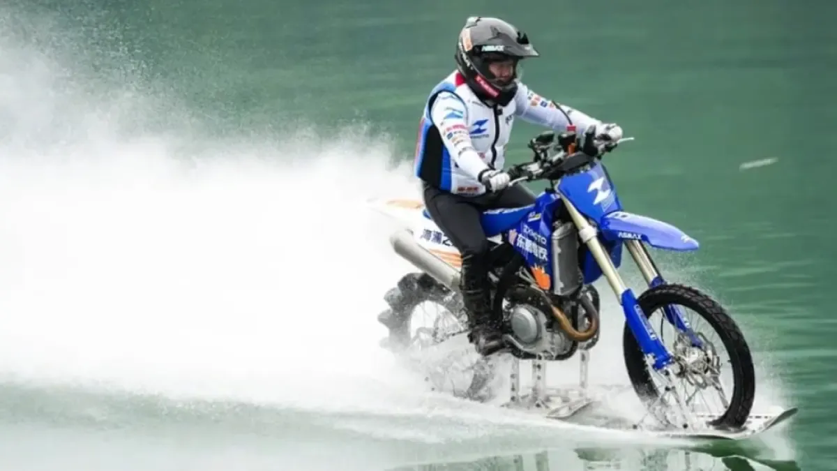 El CEO de ZXMoto no se limita a vender muchas motos: también bate récords Guinness... él mismo