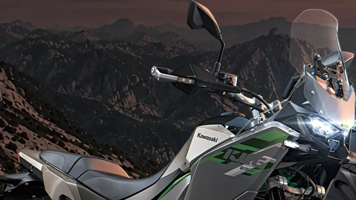 Kawasaki lanza la nueva trail offroad bicilíndrica para el carnet A/A2, la hermana mayor de la 500 con el motor de la Z650