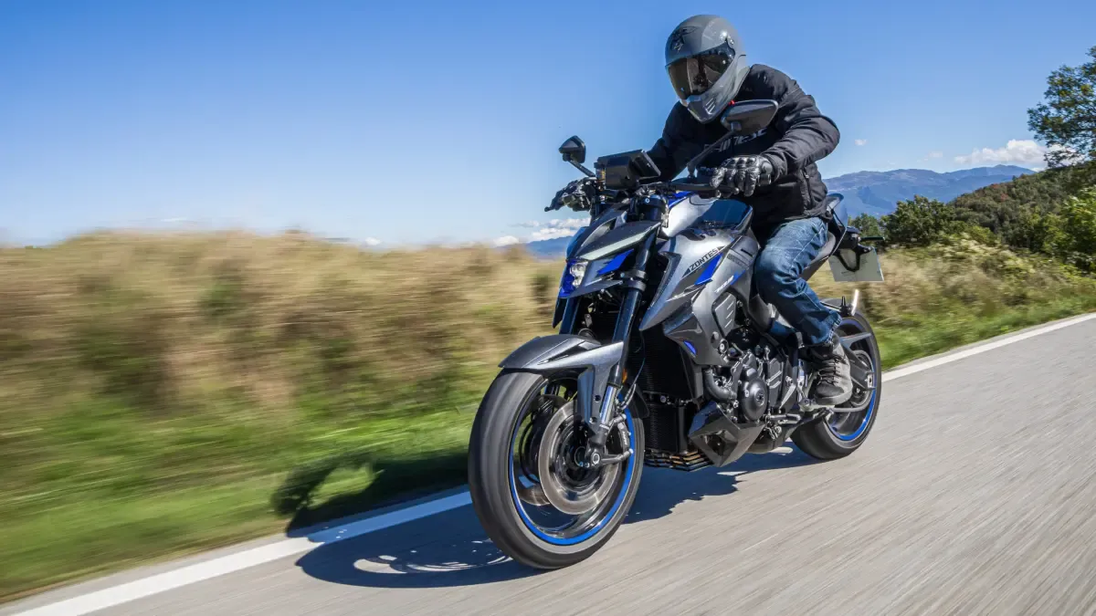 Probamos la Zontes 703 R: Una streetfigther que rompe esquemas