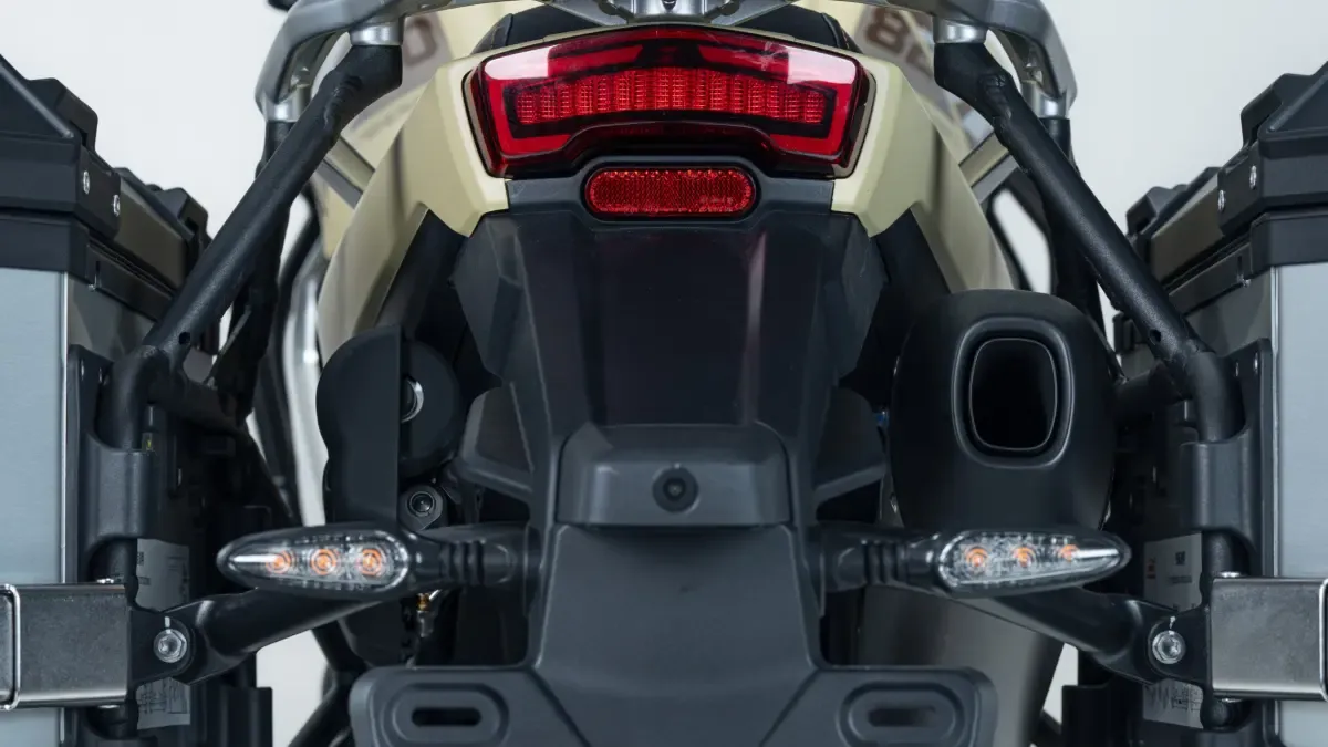 Ya es oficial: ZXMoto desvela su nueva maxitrail tricilíndrica con suspensiones electrónicas y radar que veremos en el EICMA