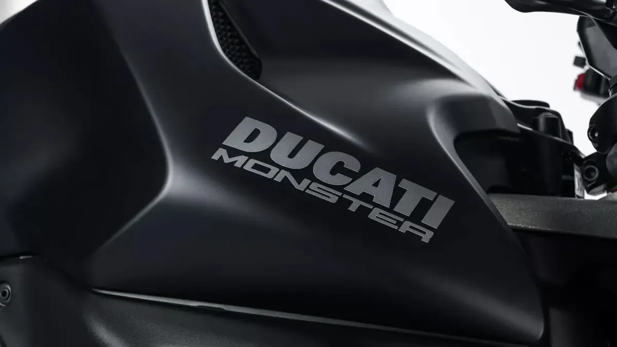 Ducati Monster Dark, la vuelta a los orígenes de una naked que ya es leyenda