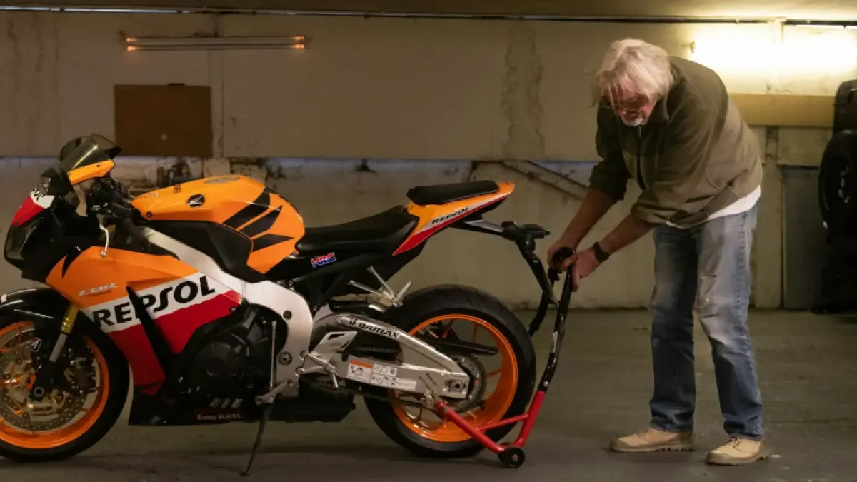 James May, de 'Top Gear', subasta su Honda CBR1000RR Repsol