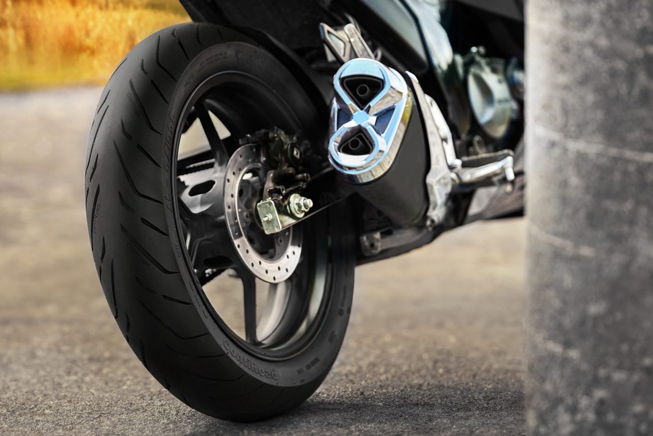 ¿Por qué no se deben montar llantas diferentes en una moto?