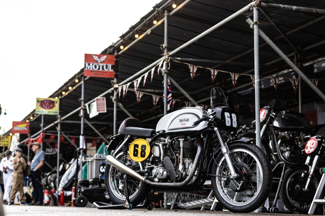 Norton y Works Racing participan con una histórica Manx 30M en Goodwood Revival 2026