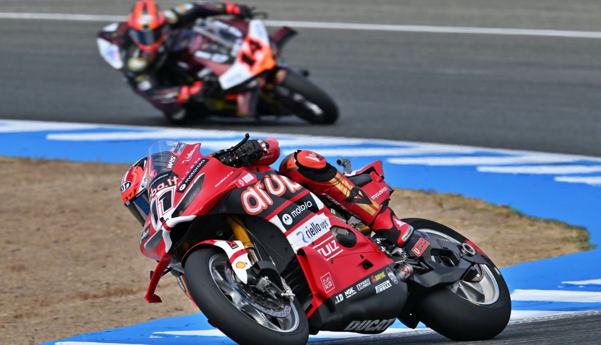 Nicolò Bulega se da otro paseo, Iker Lecuona se aferra al podio y Álvaro Bautista remonta