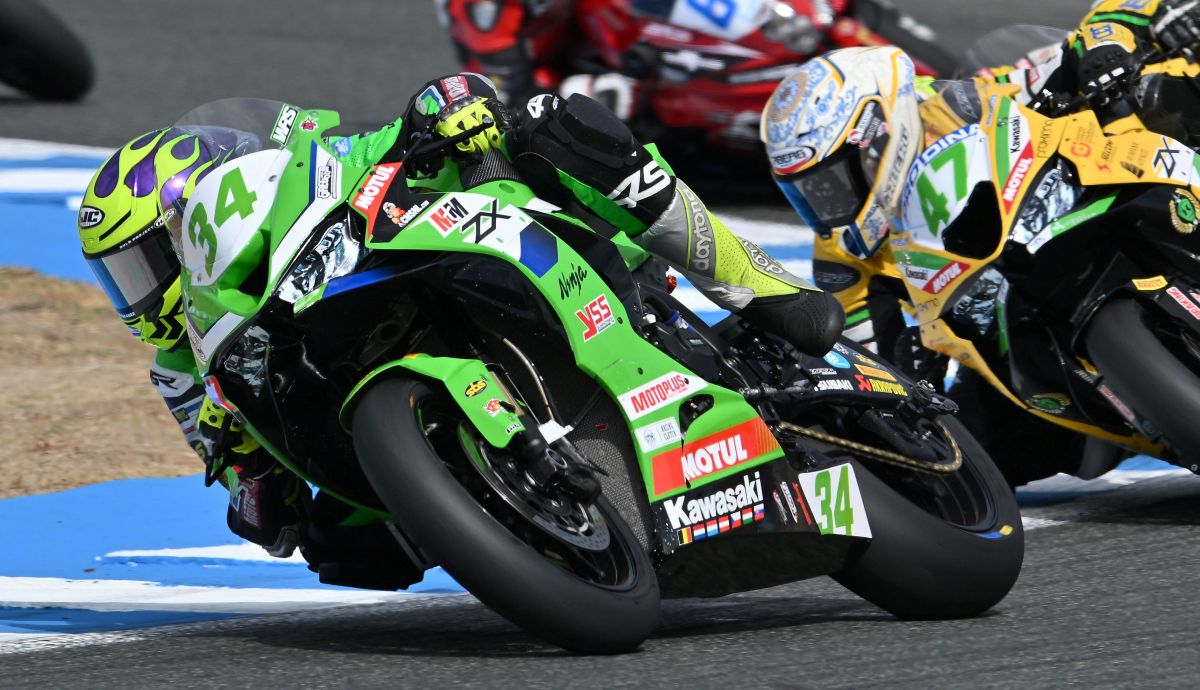 Xavi Artigas gana y se pone líder de Sportbike tras la mala suerte de David Salvador
